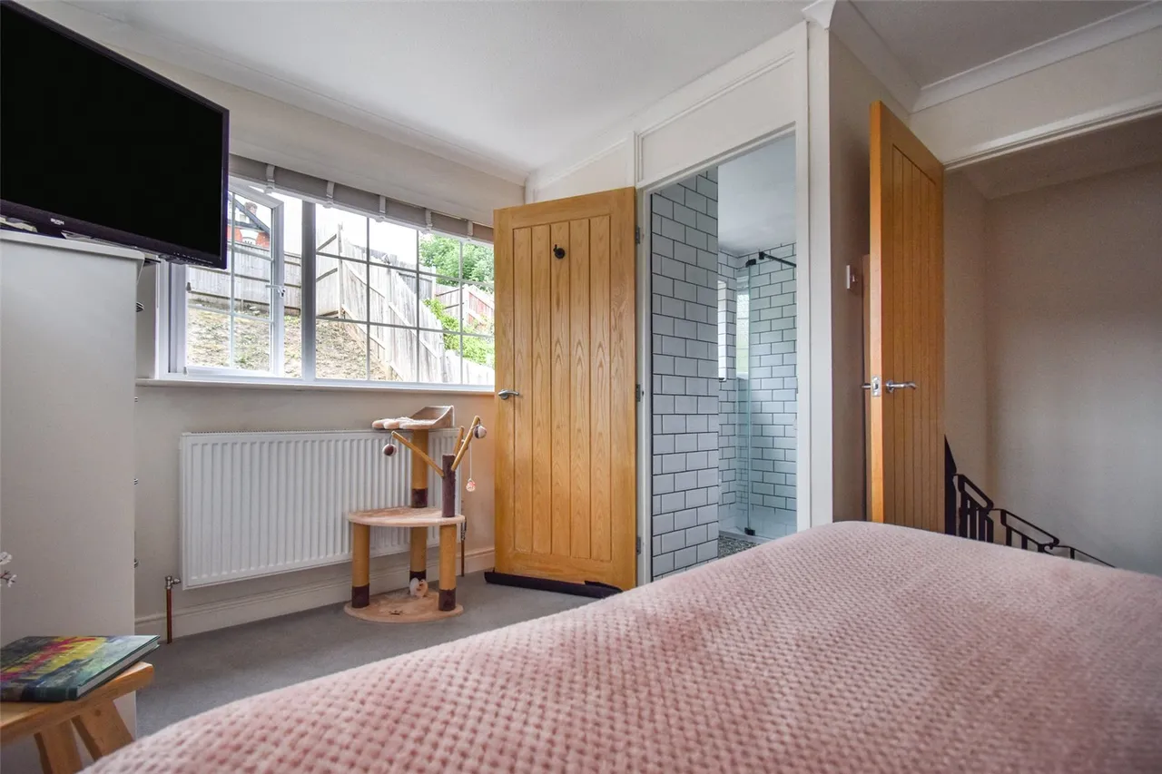 St. Benedicts Close, Aldershot, Hampshire, GU11 3NL, photo 10