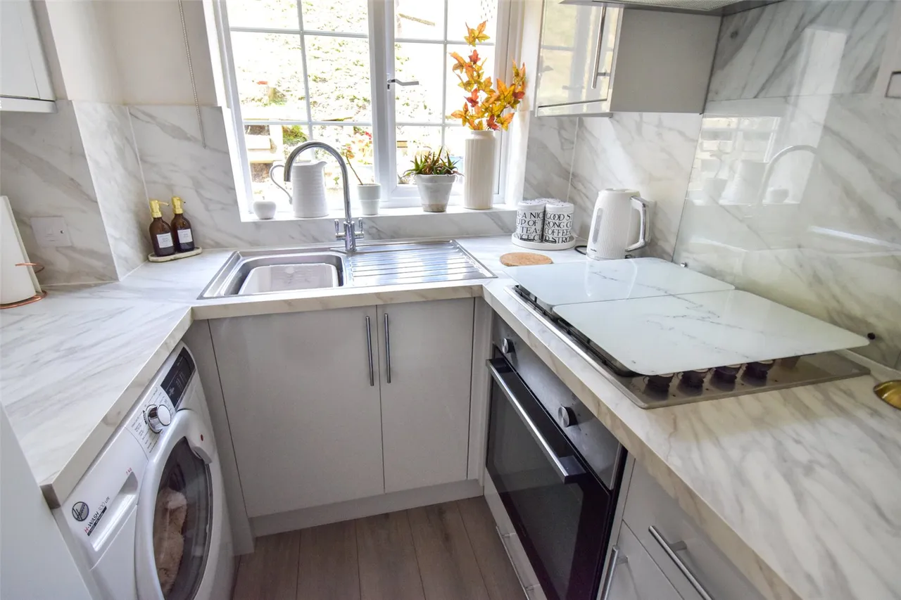 St. Benedicts Close, Aldershot, Hampshire, GU11 3NL, photo 7
