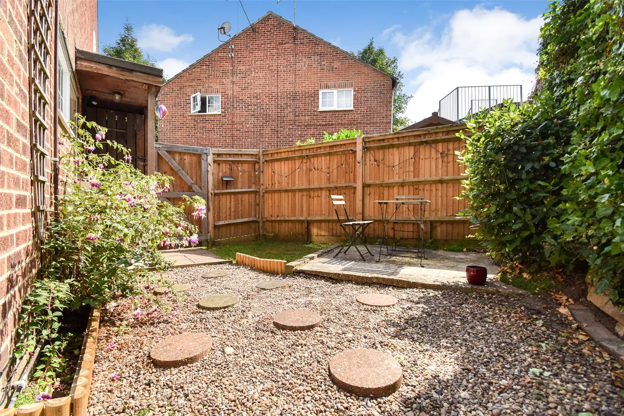 St. Benedicts Close, Aldershot, Hampshire, GU11 3NL, photo 11