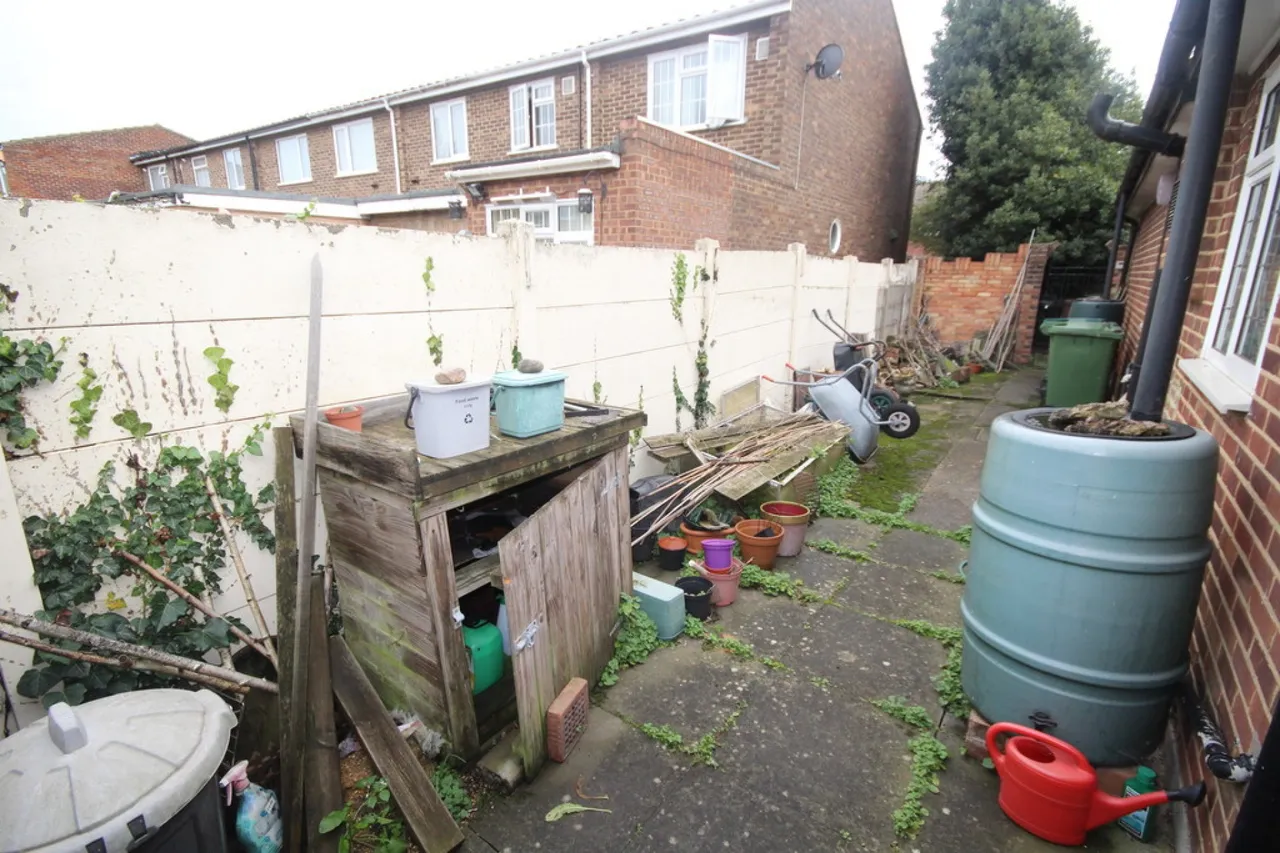 Hithermoor Road, Staines-upon-Thames, photo 17