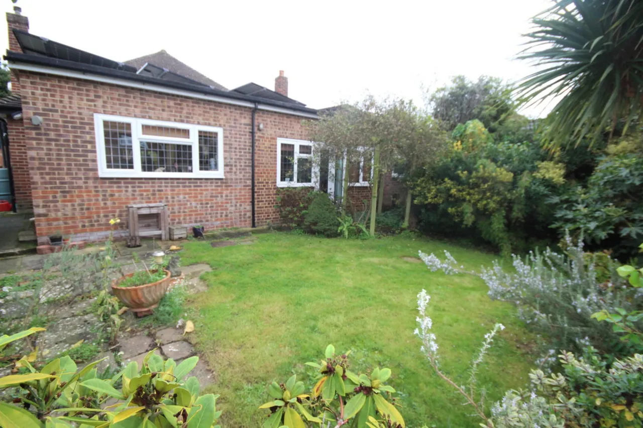 Hithermoor Road, Staines-upon-Thames, photo 3