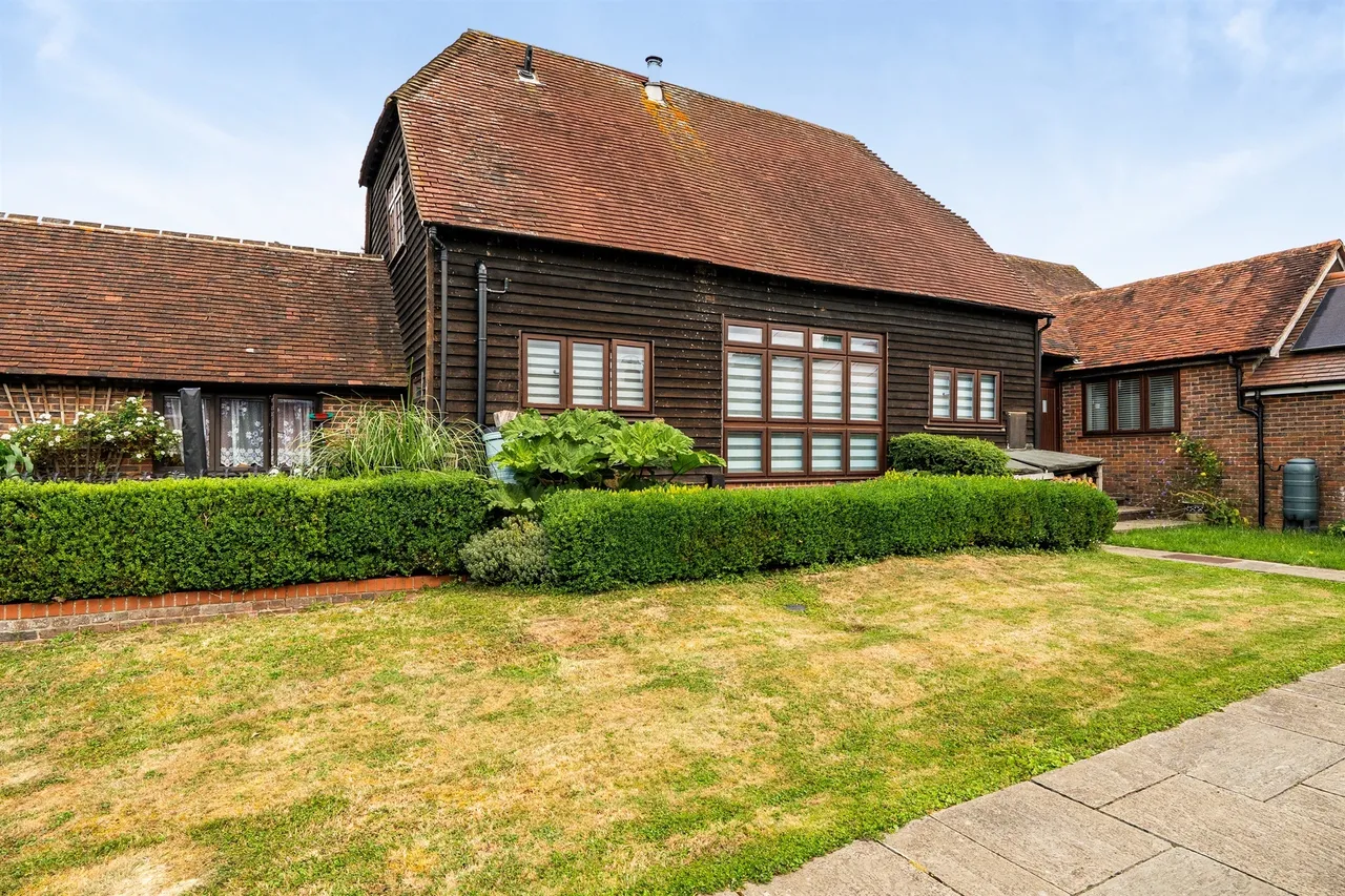 3 bed barn conversion for sale — Stonegate Court, Stonegate, Wadhurst