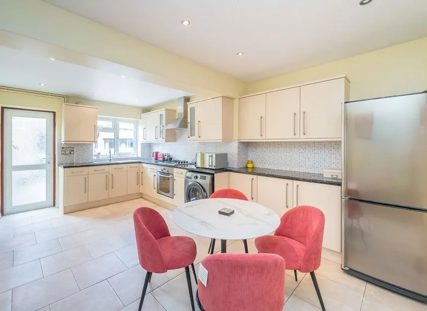 Wellington Road South, Hounslow, TW4, photo 3
