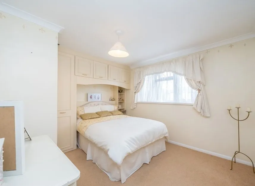 Wellington Road South, Hounslow, TW4, photo 4