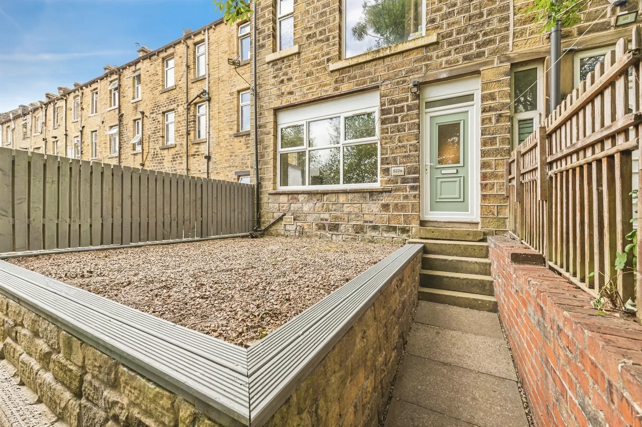 flat for sale — Manchester Road, Milnsbridge, Huddersfield