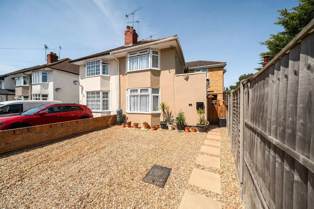 Buckland Crescent, Windsor, photo 17