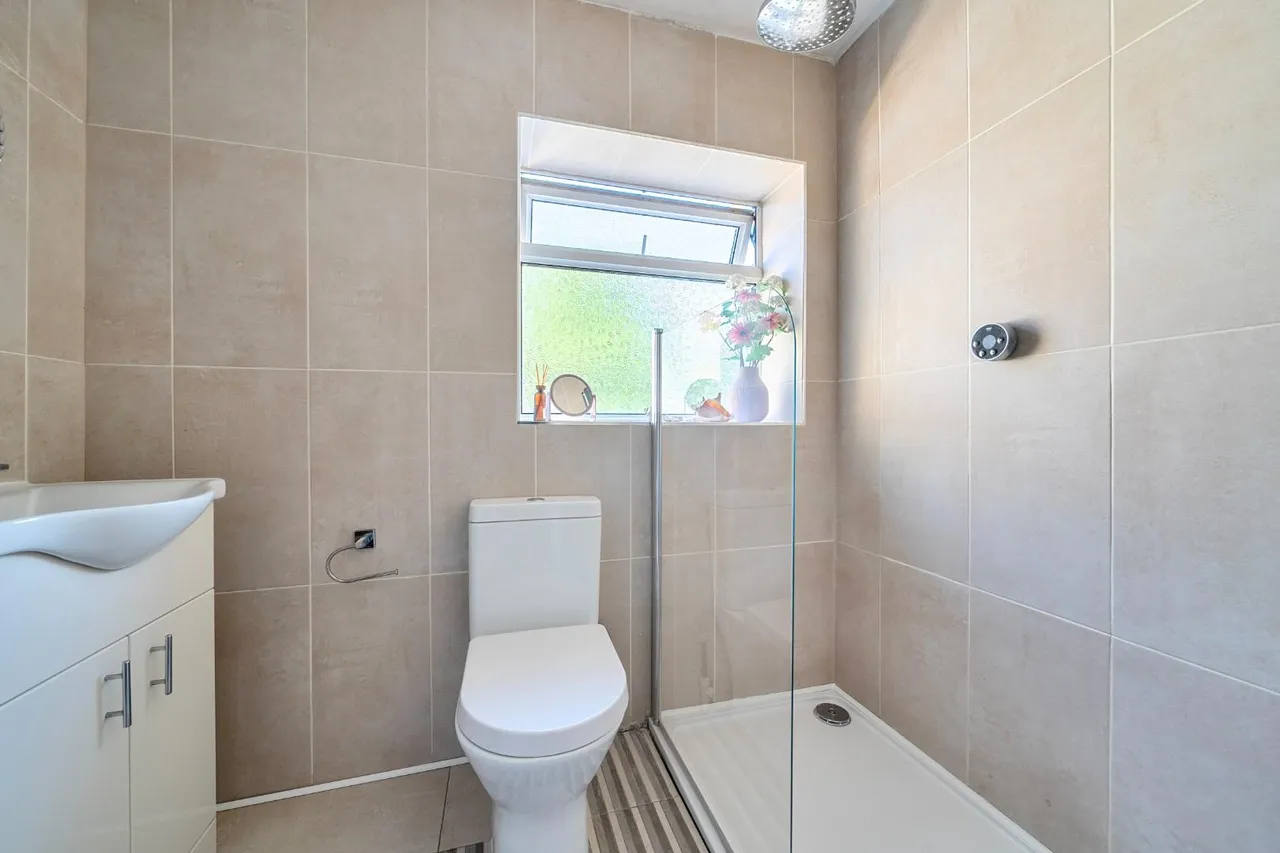 Buckland Crescent, Windsor, photo 20