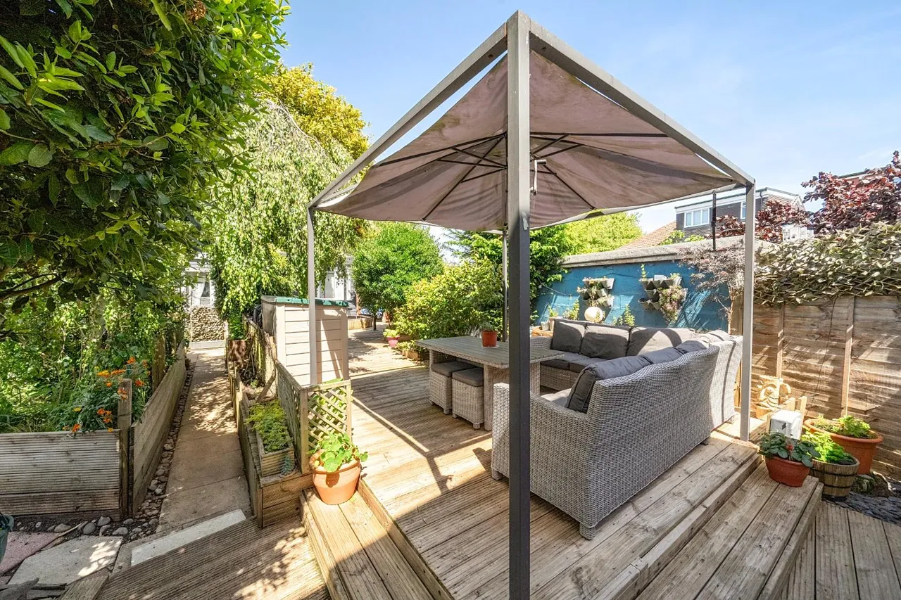Buckland Crescent, Windsor, photo 10