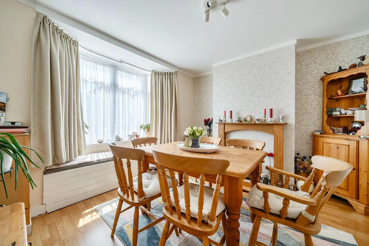 Buckland Crescent, Windsor, photo 8