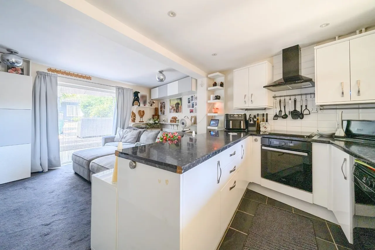 Buckland Crescent, Windsor, photo 18