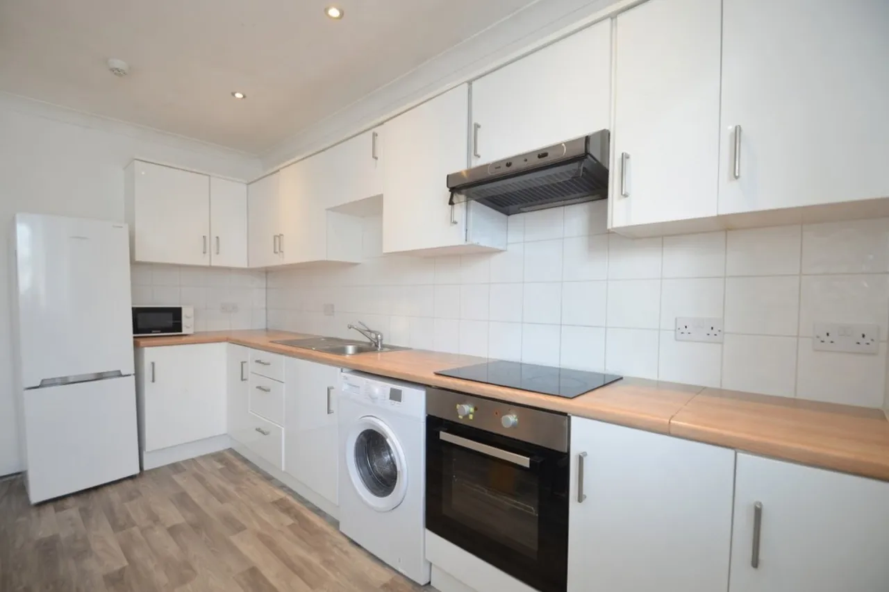 5 bed house to rent, High Street, Egham