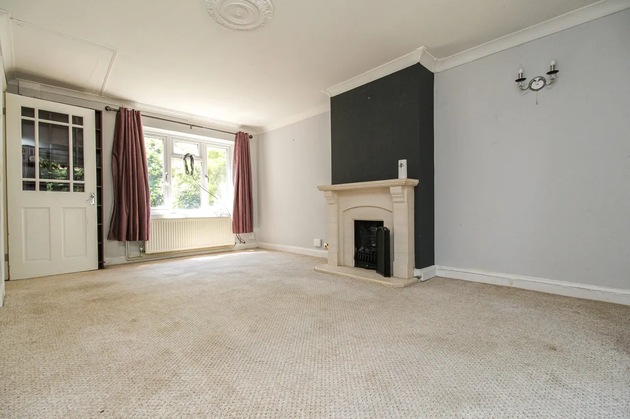 Pyestock Crescent, Farnborough, GU14 9SN, photo 5