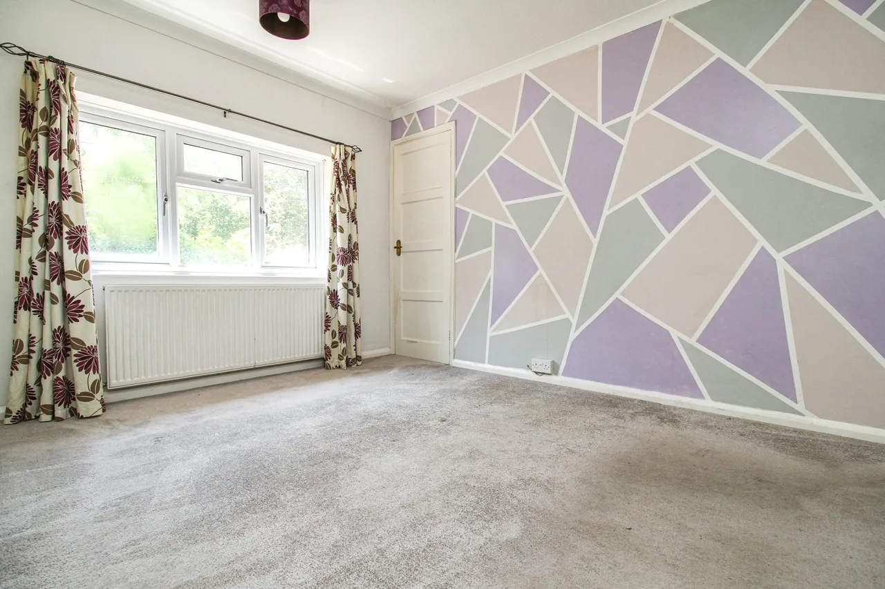 Pyestock Crescent, Farnborough, GU14 9SN, photo 12