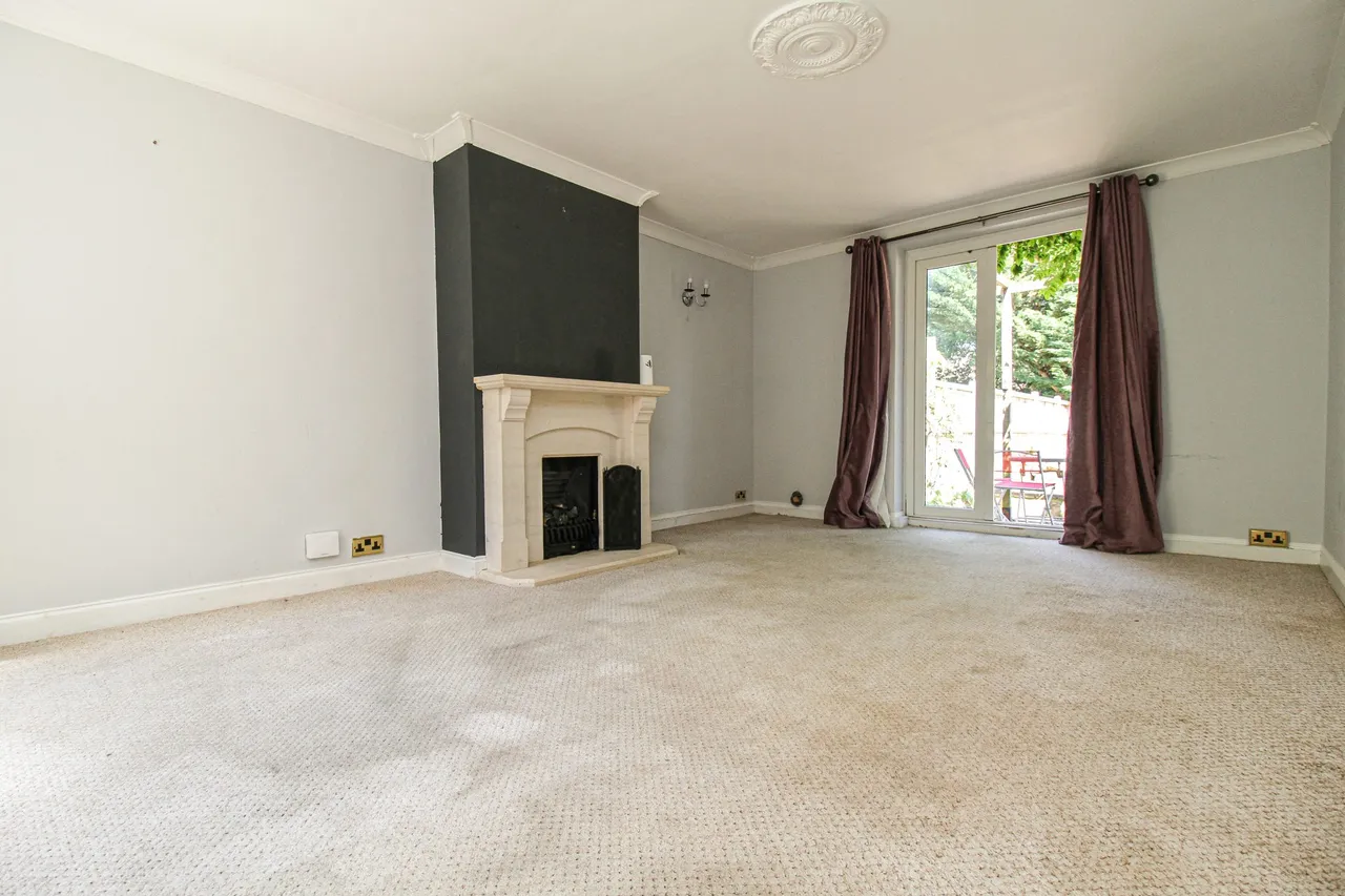 Pyestock Crescent, Farnborough, GU14 9SN, photo 4