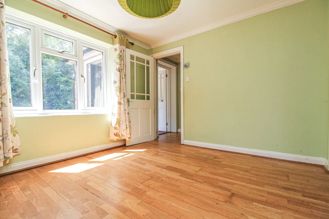 Pyestock Crescent, Farnborough, GU14 9SN, photo 8