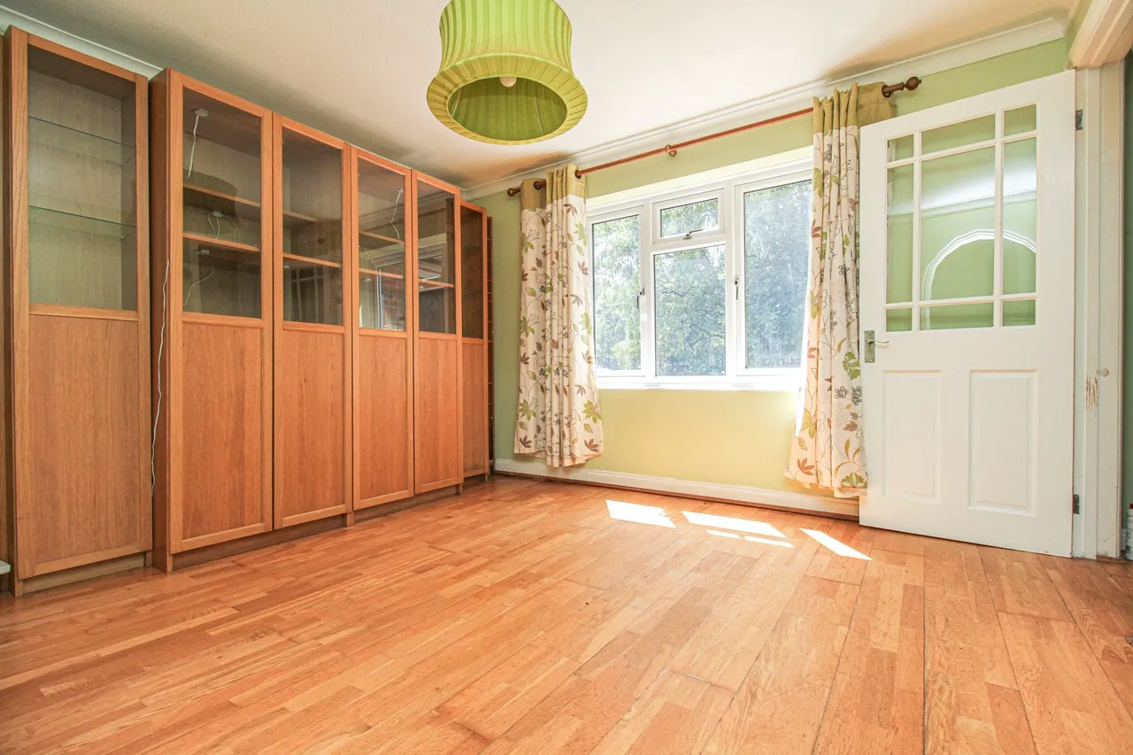 Pyestock Crescent, Farnborough, GU14 9SN, photo 7