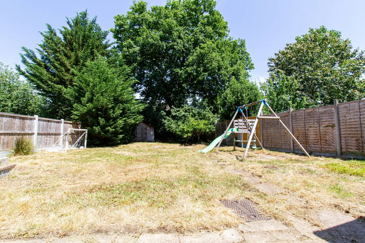 Pyestock Crescent, Farnborough, GU14 9SN, photo 17