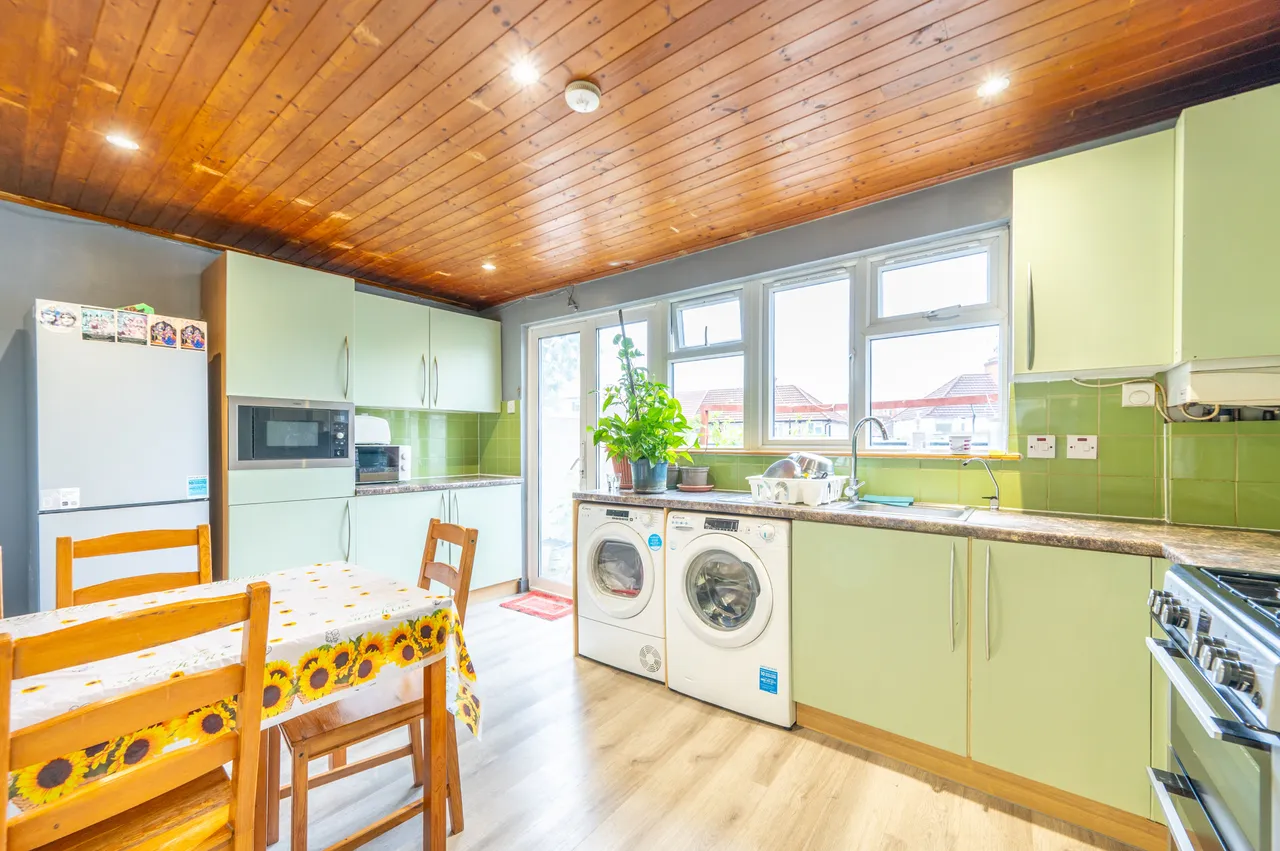 85 Bridgewater Road, Wembley, photo 3
