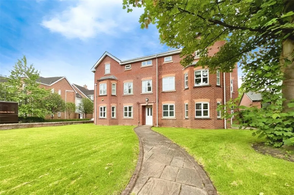 2 bed flat for sale, Monton Road, Monton, M30
