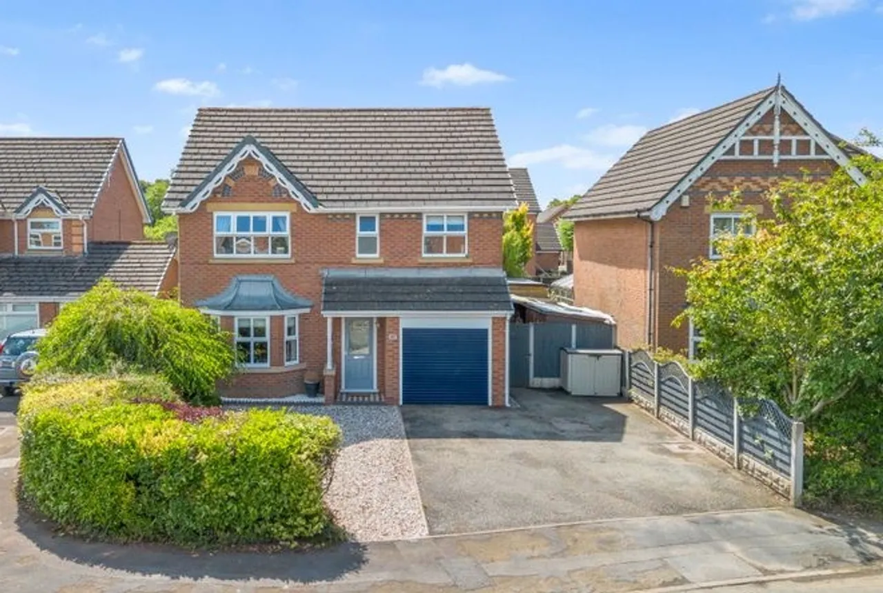 4 bed house for sale — Banastre Drive, Newton-Le-Willows, WA12 8BE