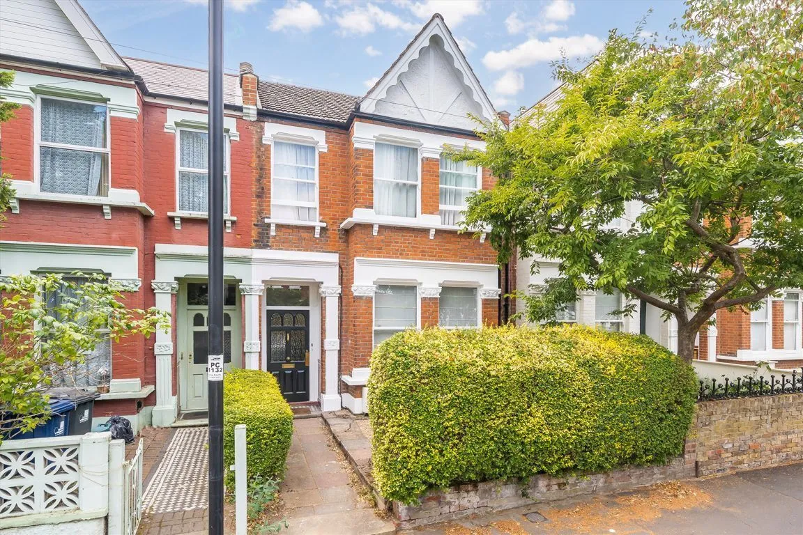 2 bed property for sale, Maldon Road, W3