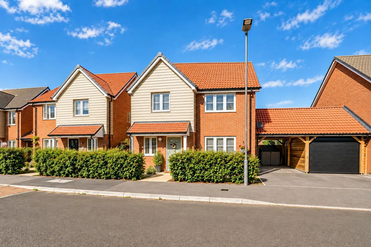 4 bed house for sale, Ronald Allen Drive, Aylesbury, HP22