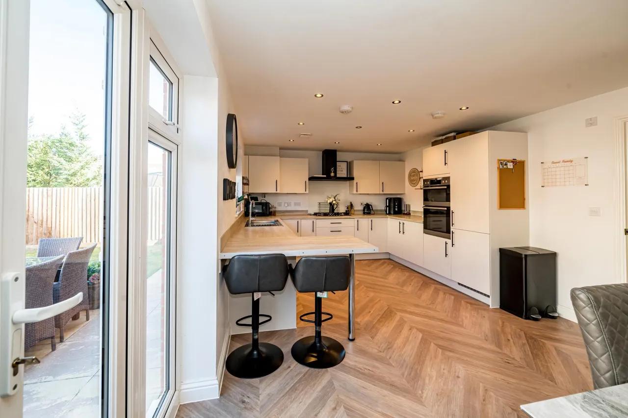 Ronald Allen Drive, Aylesbury, HP22, photo 5