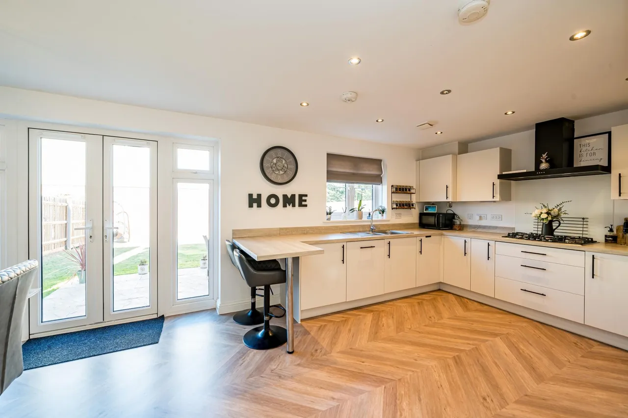 Ronald Allen Drive, Aylesbury, HP22, photo 6