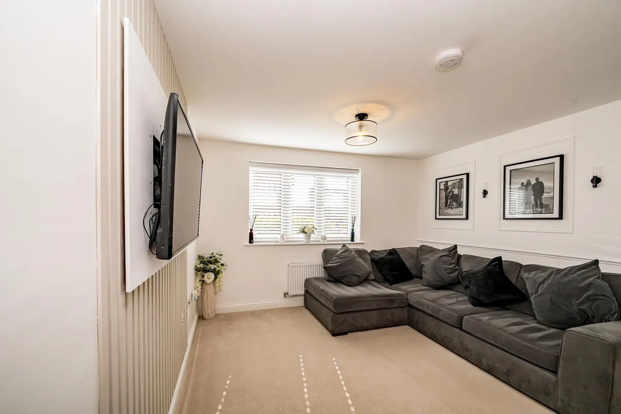 Ronald Allen Drive, Aylesbury, HP22, photo 8