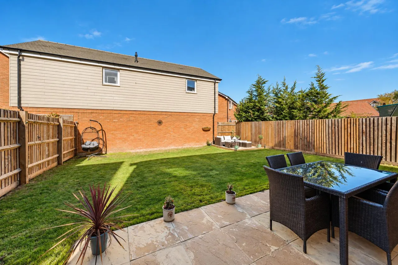 Ronald Allen Drive, Aylesbury, HP22, photo 25