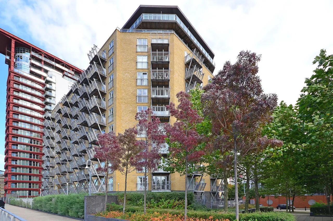 Flat 5 Naxos Building, 4 Hutchings Street, London, photo 2