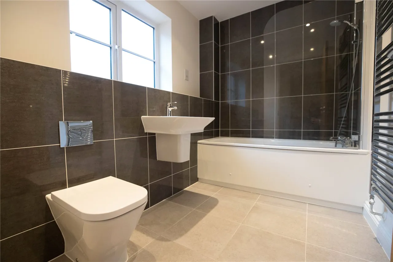 Dunnett Close, Hartley Wintney, Hook, RG27 8FE, photo 19
