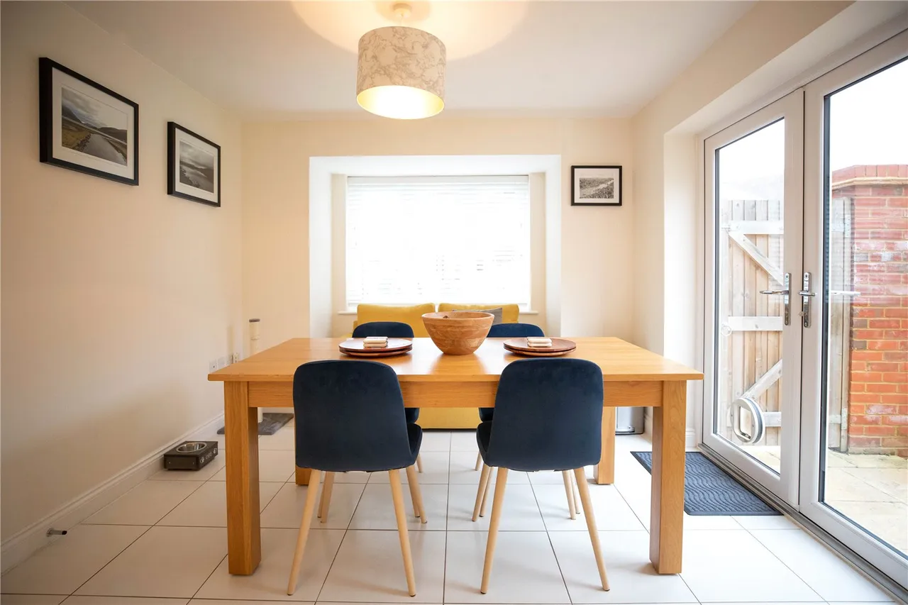 Dunnett Close, Hartley Wintney, Hook, RG27 8FE, photo 5