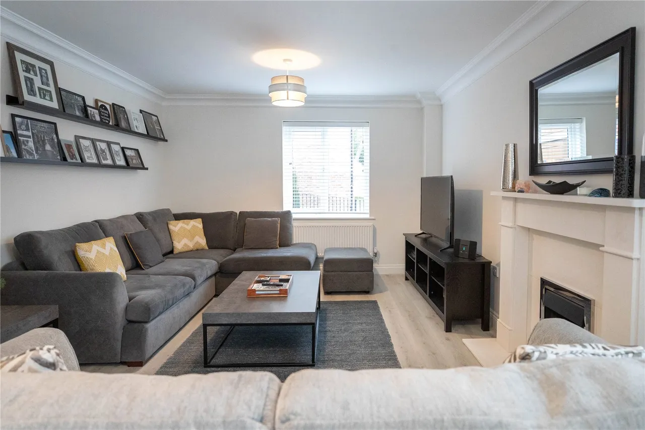 Dunnett Close, Hartley Wintney, Hook, RG27 8FE, photo 7