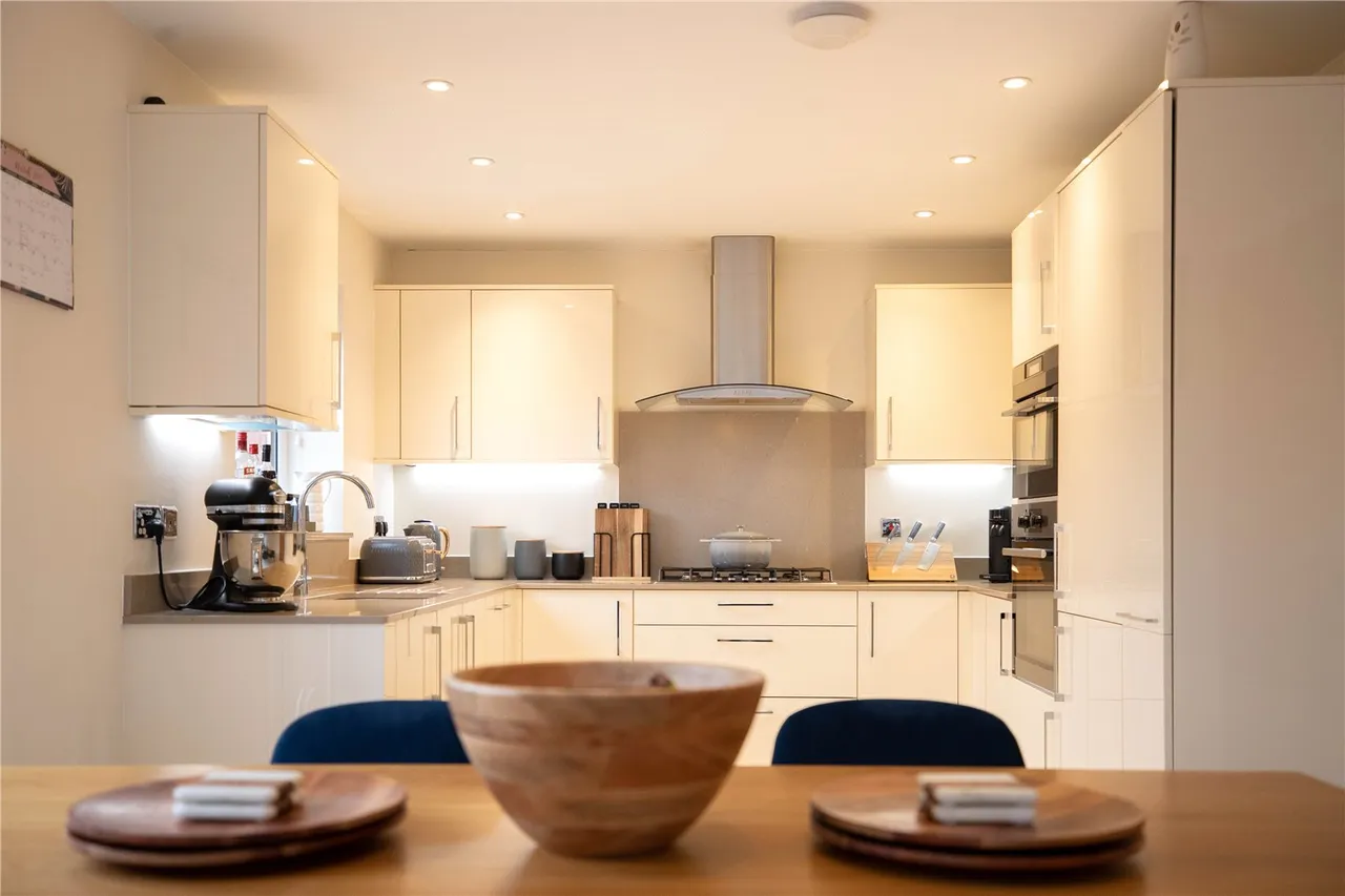 Dunnett Close, Hartley Wintney, Hook, RG27 8FE, photo 6