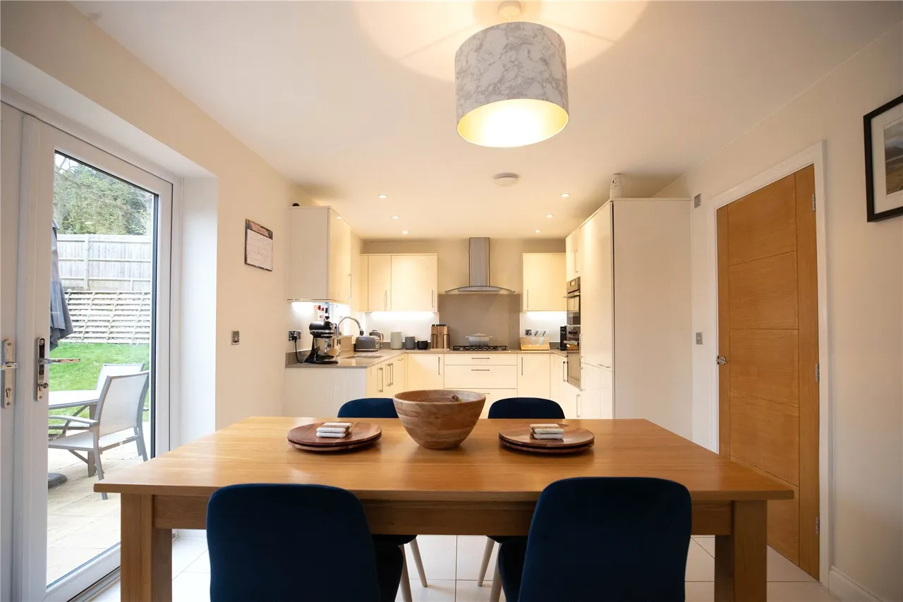 Dunnett Close, Hartley Wintney, Hook, RG27 8FE, photo 4