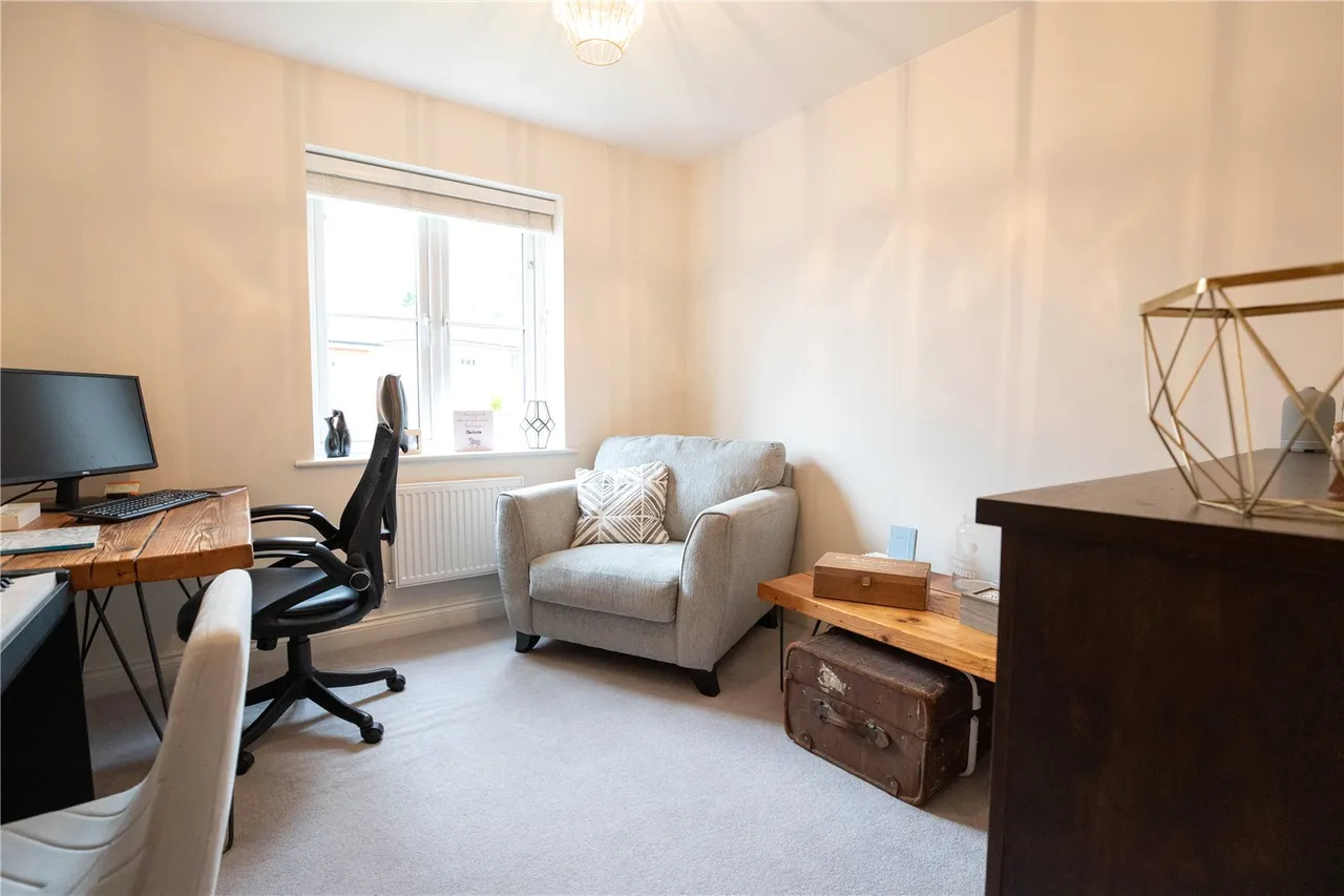 Dunnett Close, Hartley Wintney, Hook, RG27 8FE, photo 10