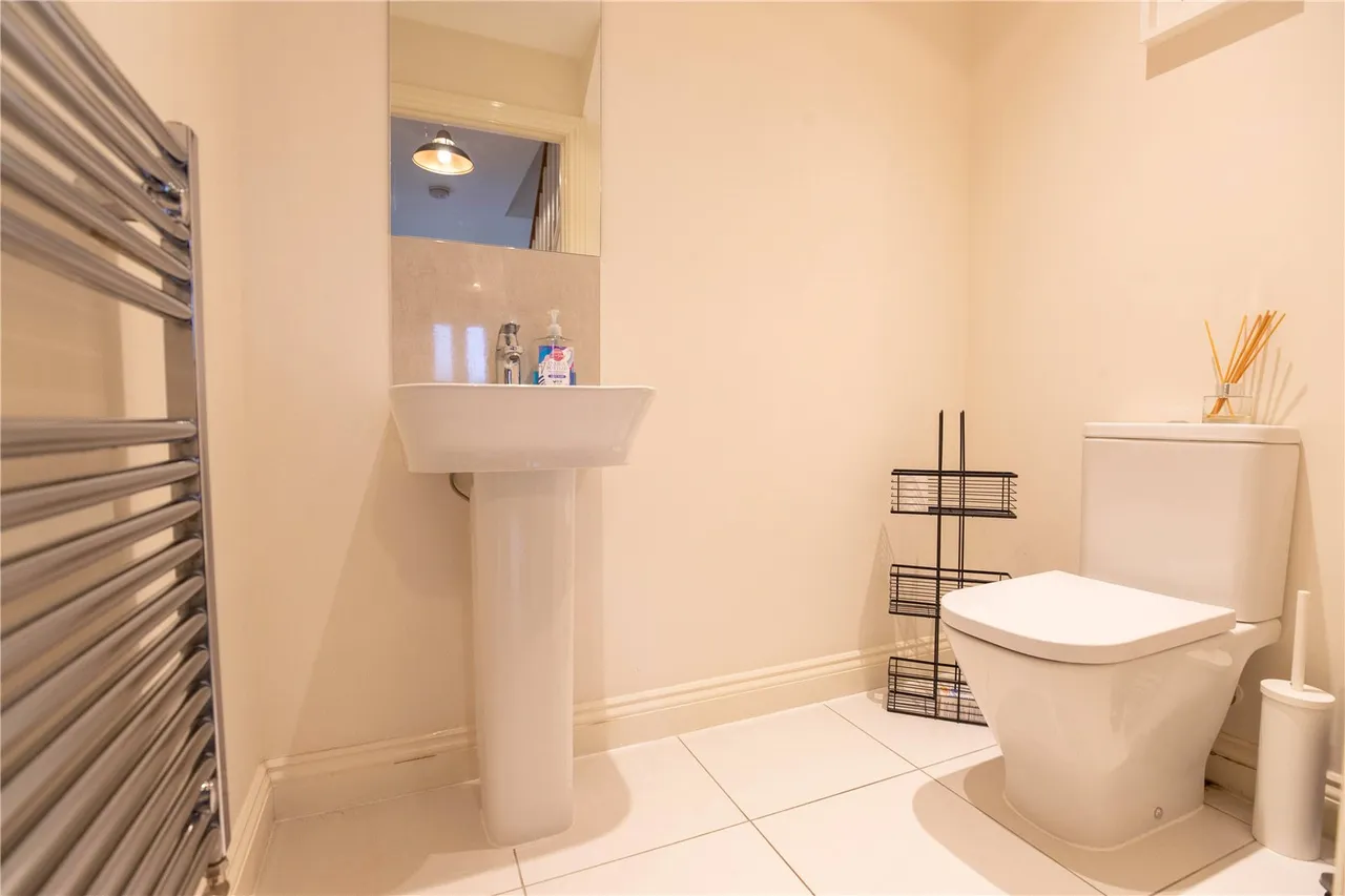 Dunnett Close, Hartley Wintney, Hook, RG27 8FE, photo 18