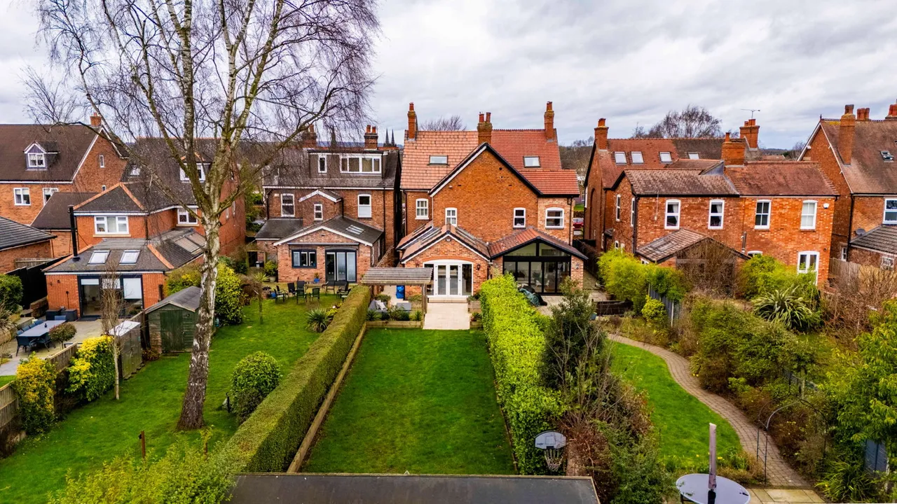 Rosslyn House, Cherry Orchard, Lichfield, WS14 9AN, photo 3