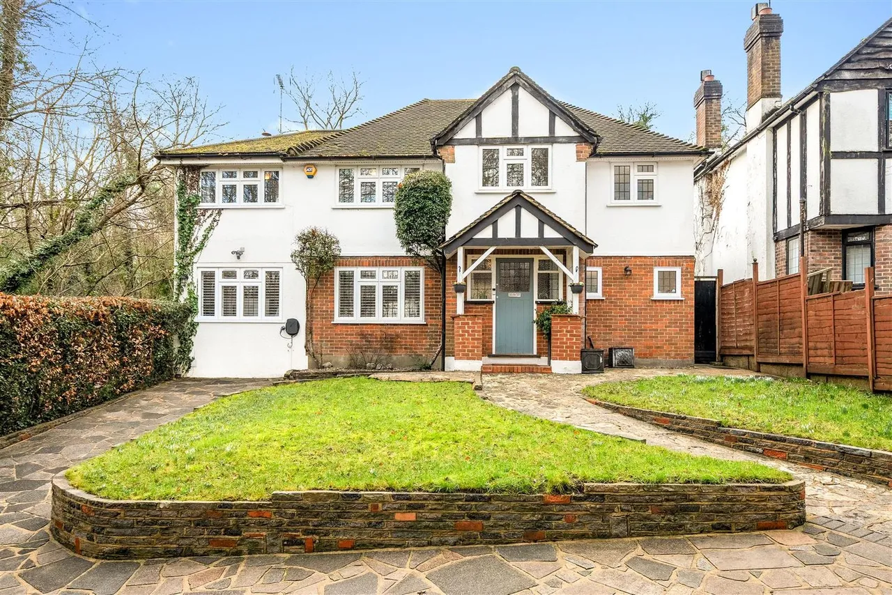 Holly Lane West, Banstead, SM7 2BB, photo 5