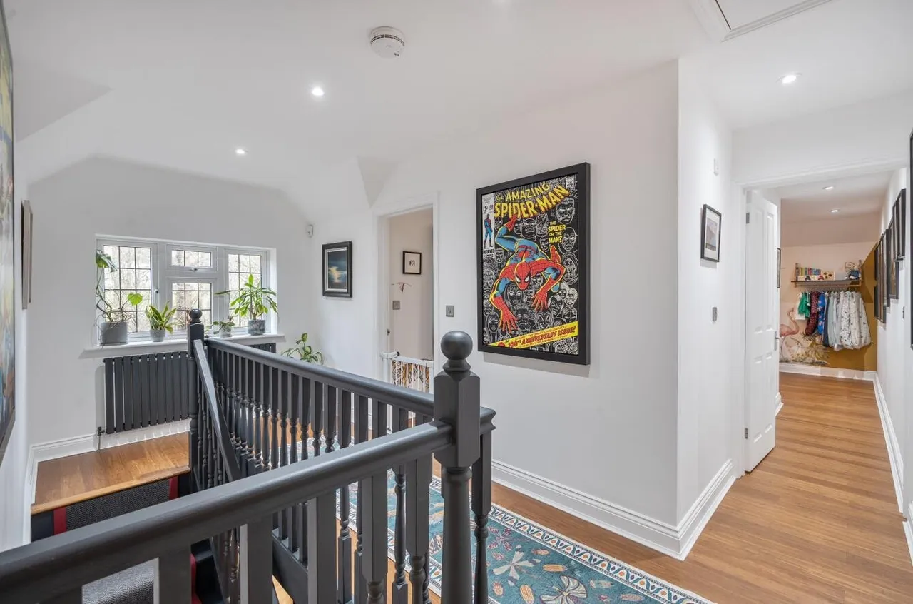 Holly Lane West, Banstead, SM7 2BB, photo 32