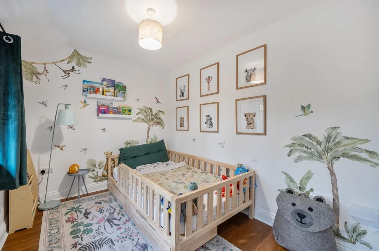 Holly Lane West, Banstead, SM7 2BB, photo 31