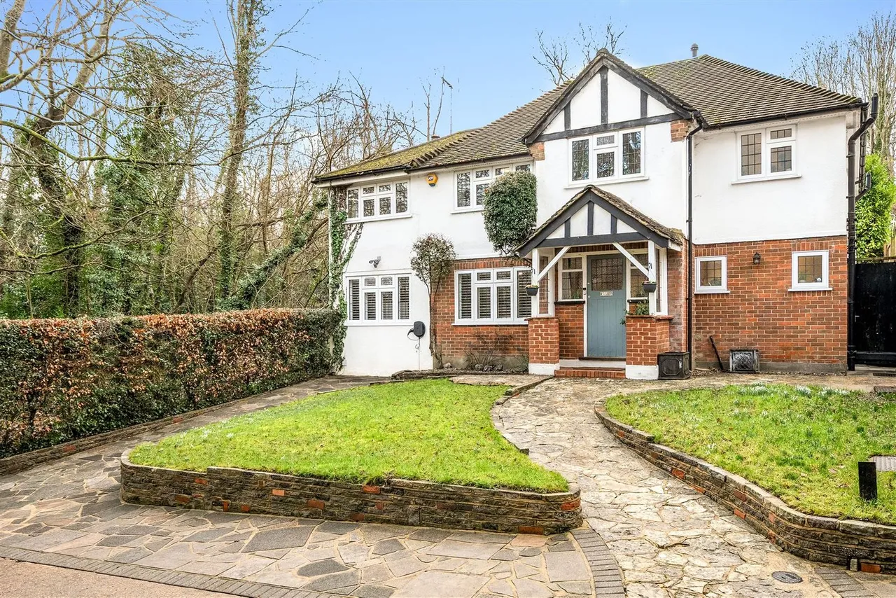 4 bed house for sale — Holly Lane West, Banstead, SM7 2BB