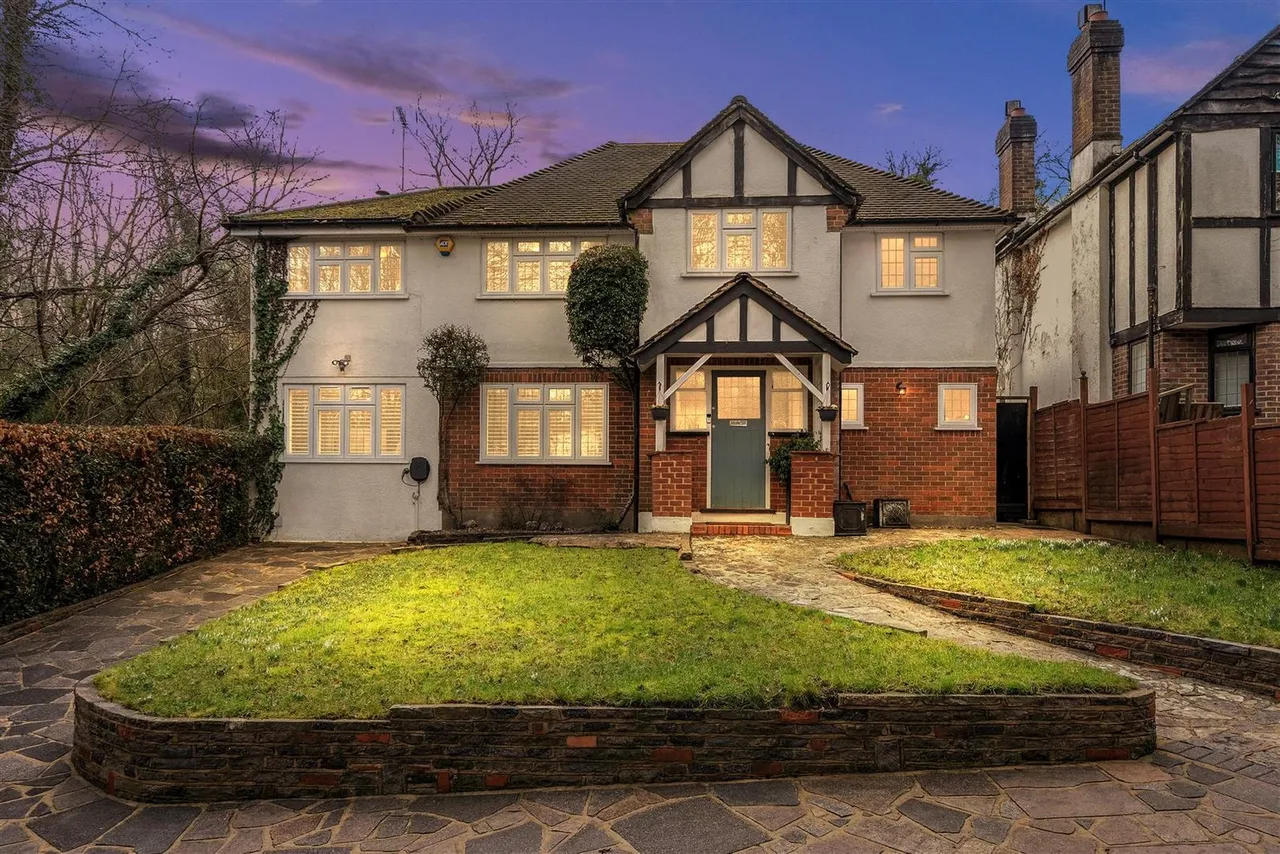 Holly Lane West, Banstead, SM7 2BB, photo 35