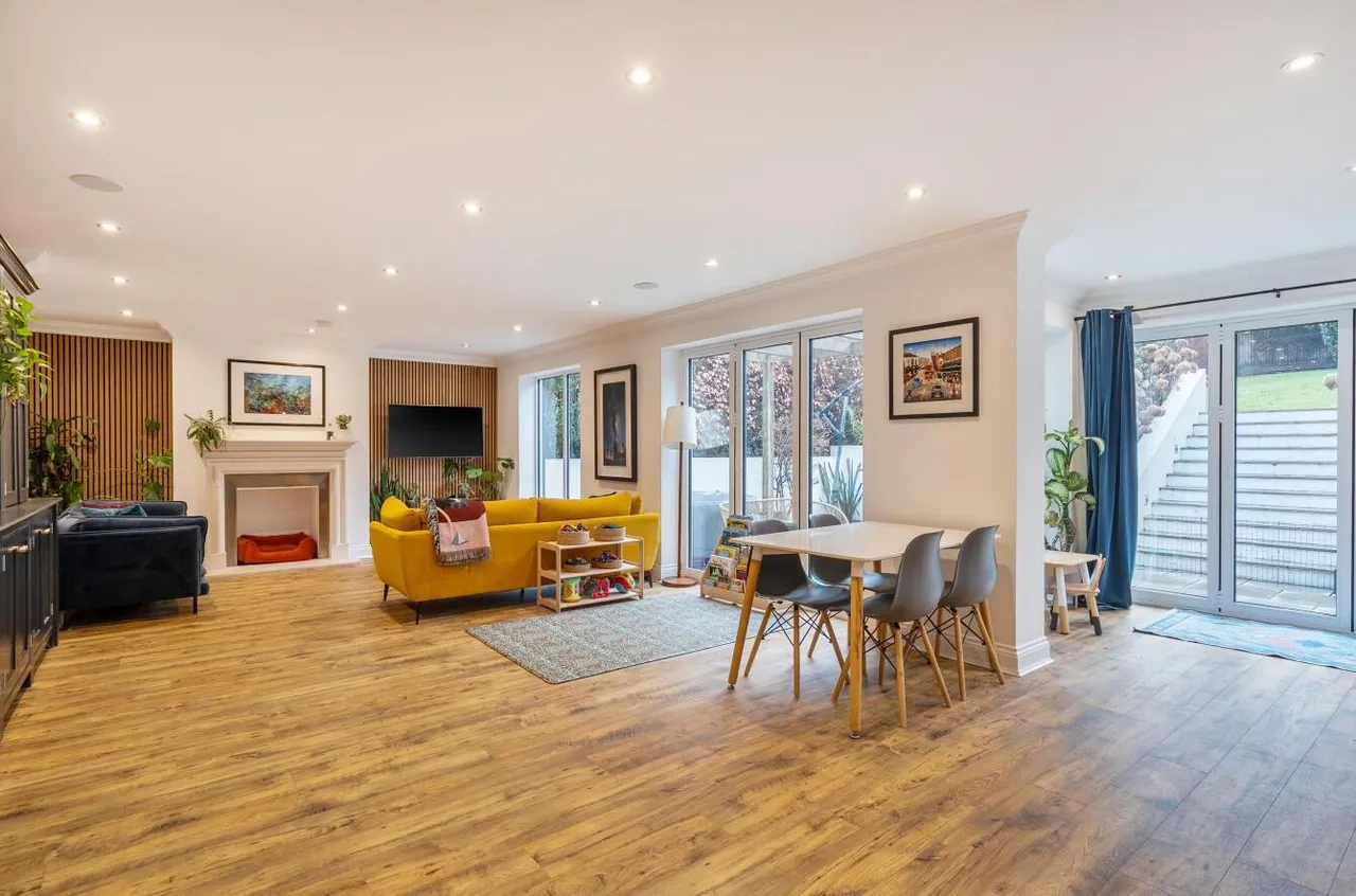 Holly Lane West, Banstead, SM7 2BB, photo 2