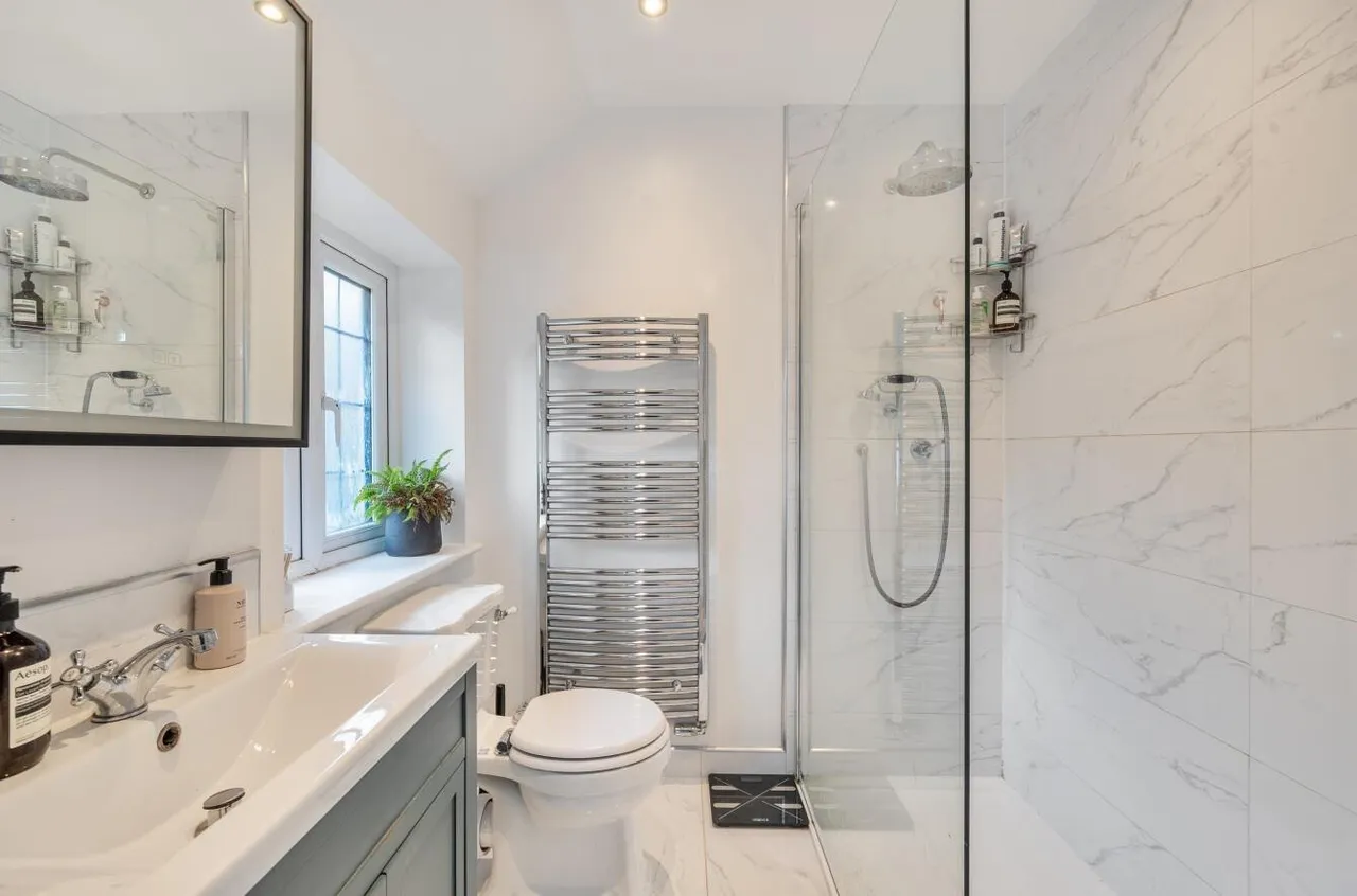 Holly Lane West, Banstead, SM7 2BB, photo 24
