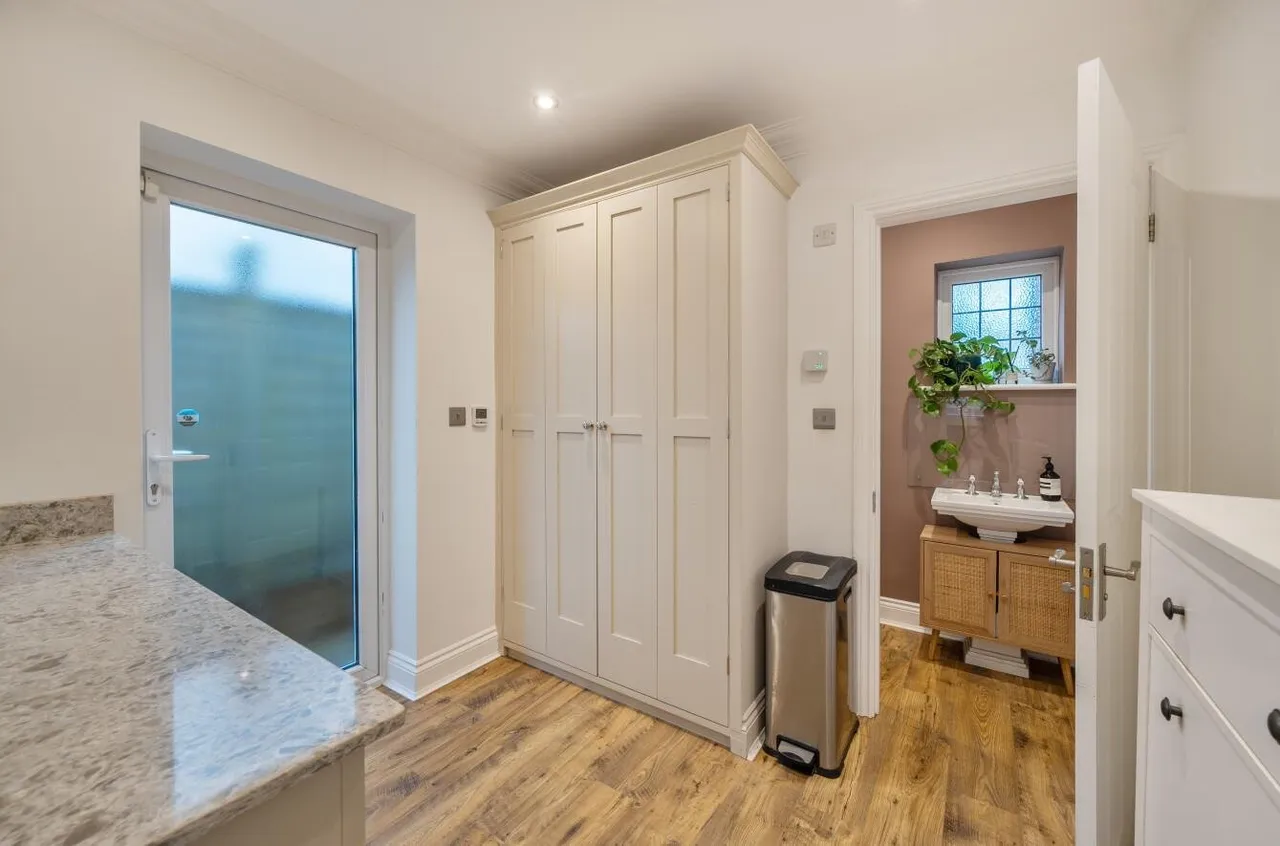 Holly Lane West, Banstead, SM7 2BB, photo 15