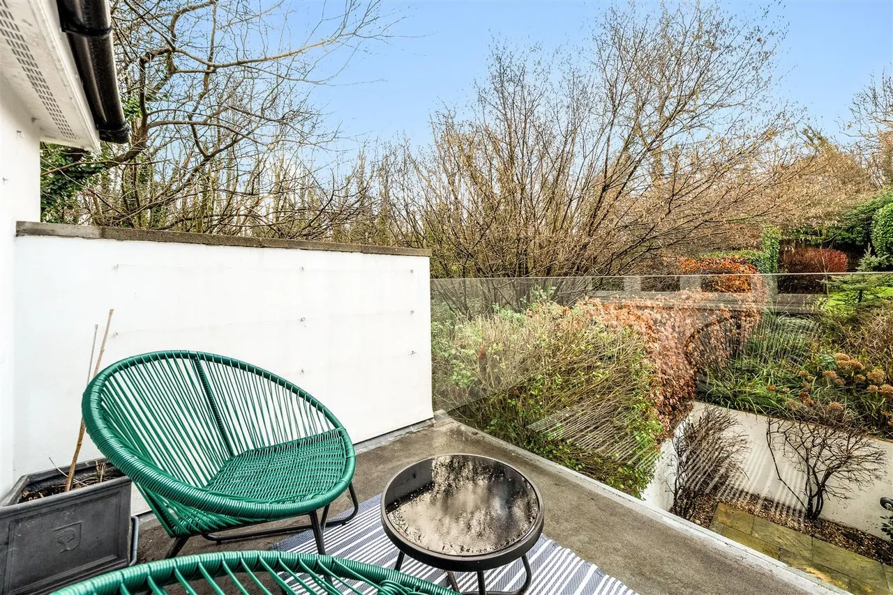 Holly Lane West, Banstead, SM7 2BB, photo 28