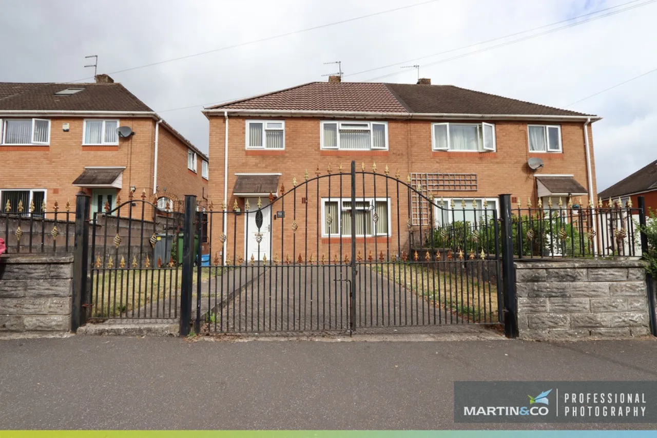 3 bed house for sale — Heol Carnau, Cardiff