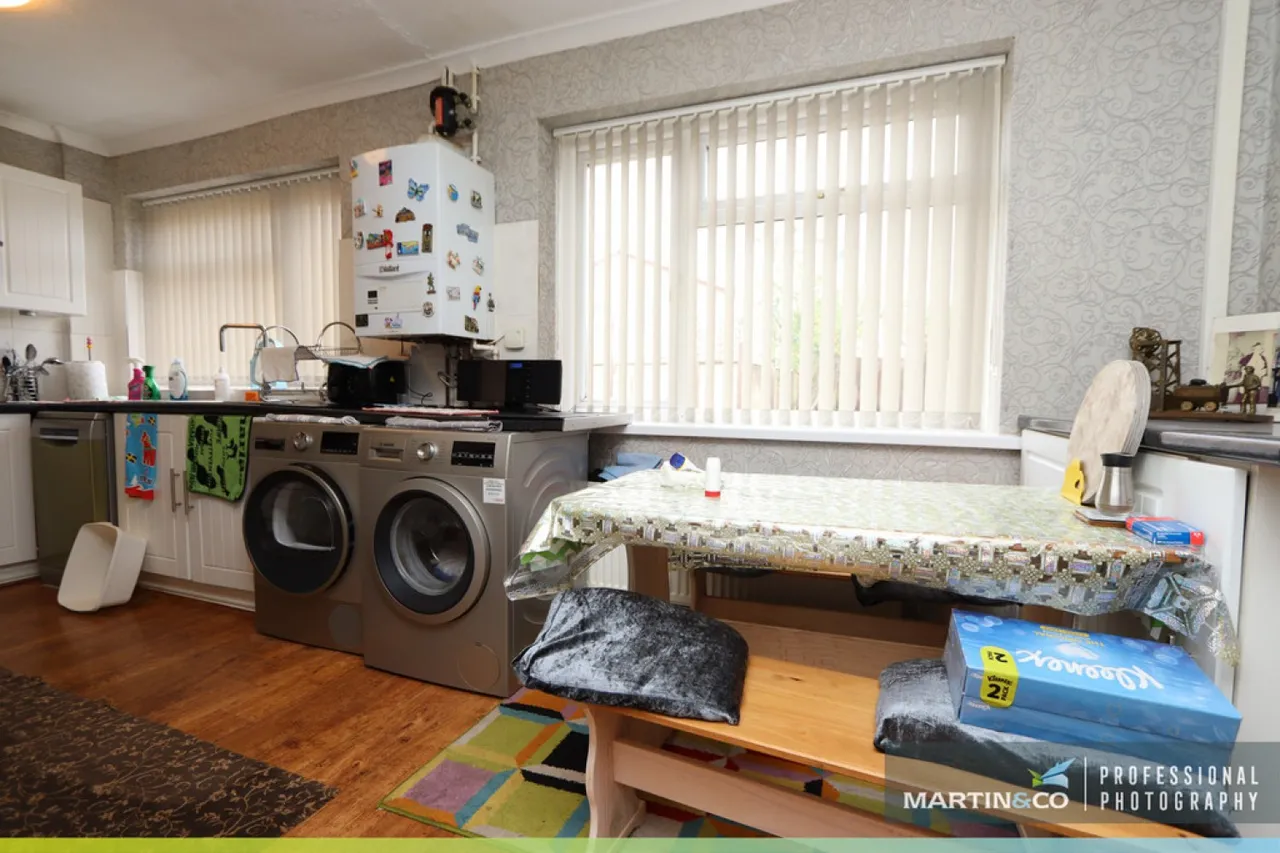 Heol Carnau, Cardiff, photo 7